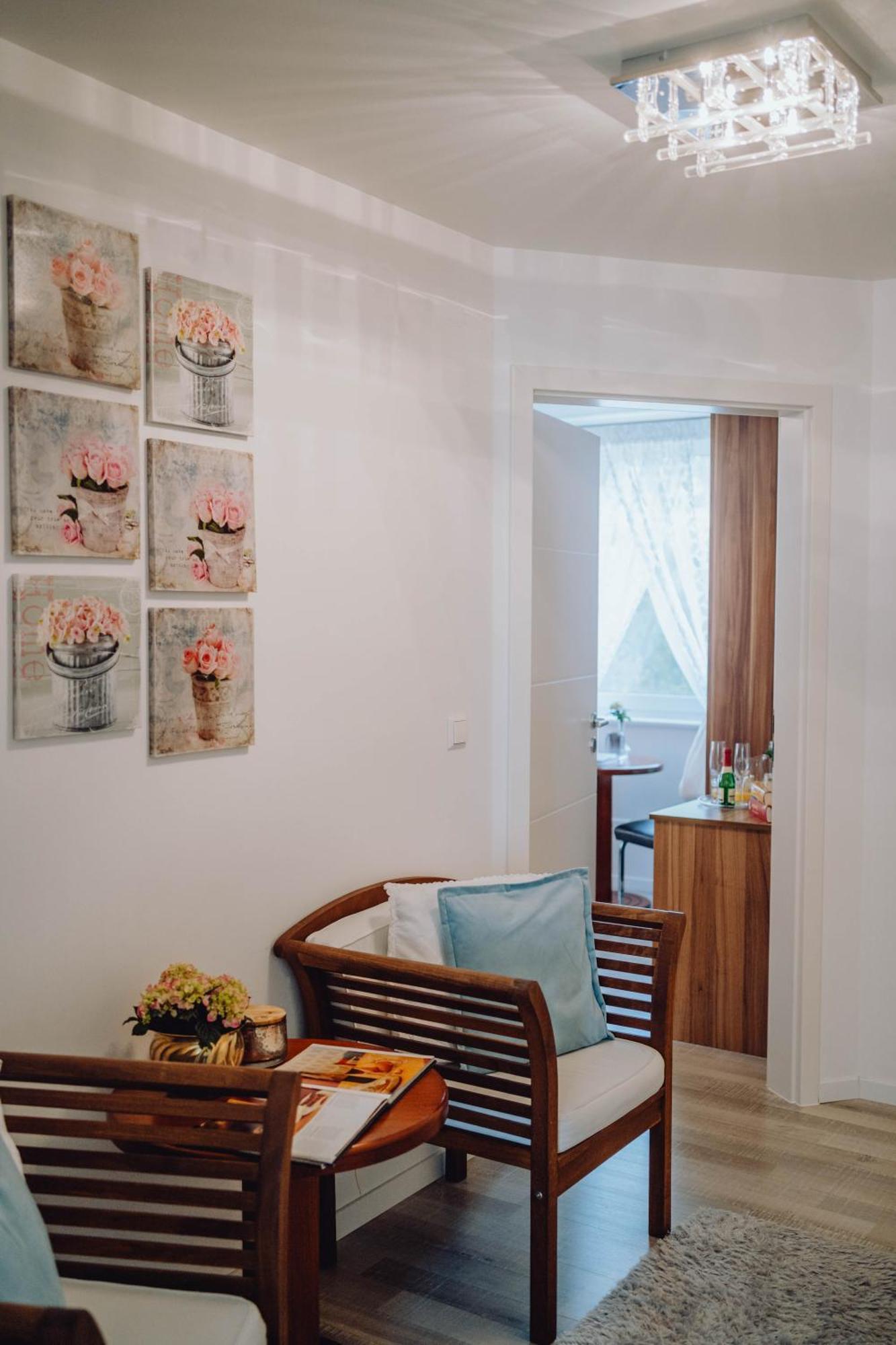 Pension Sterntaler Rheinhausen Εξωτερικό φωτογραφία
